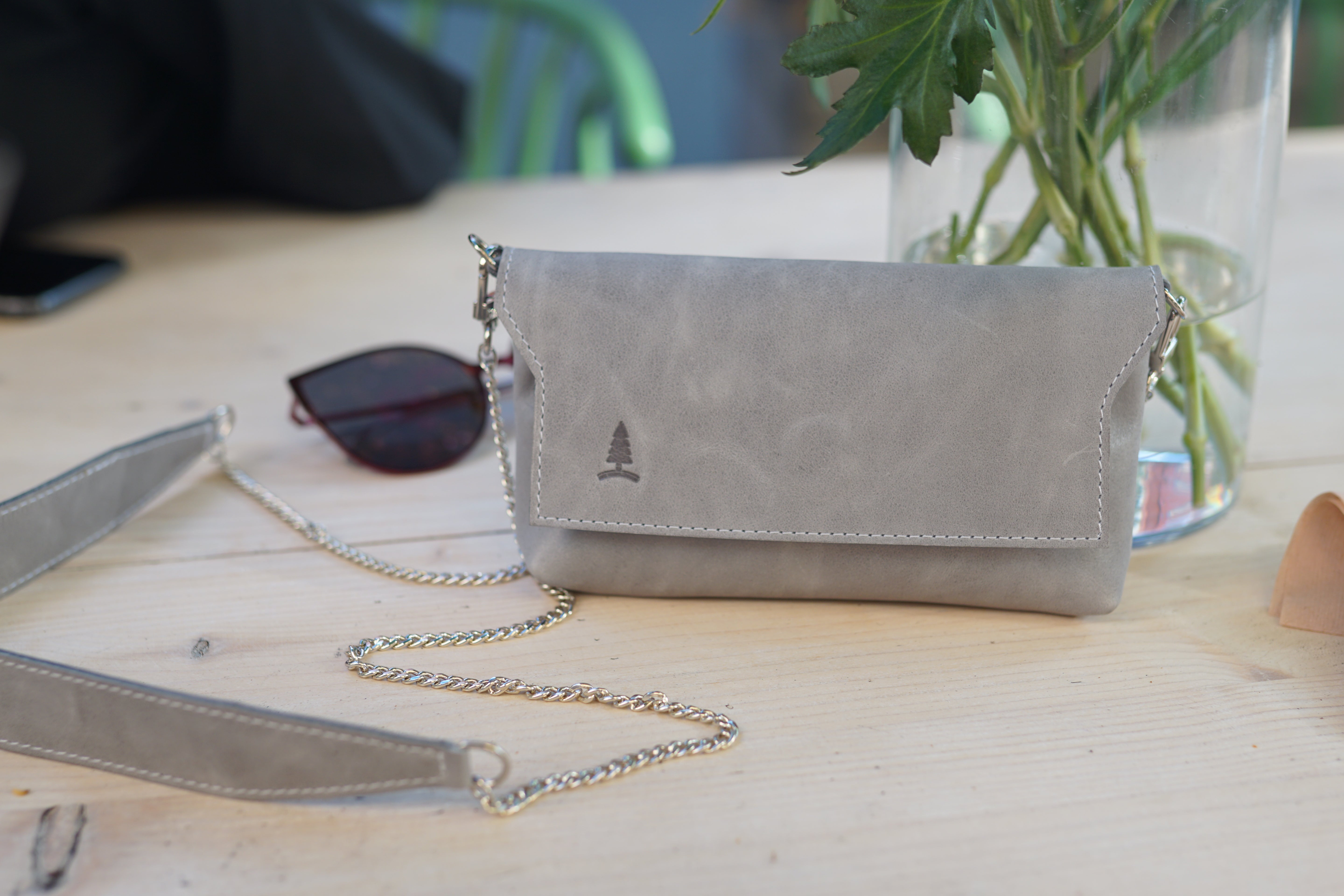 Štýlový šedý set pre dámy Challenger - opasok a kabelka