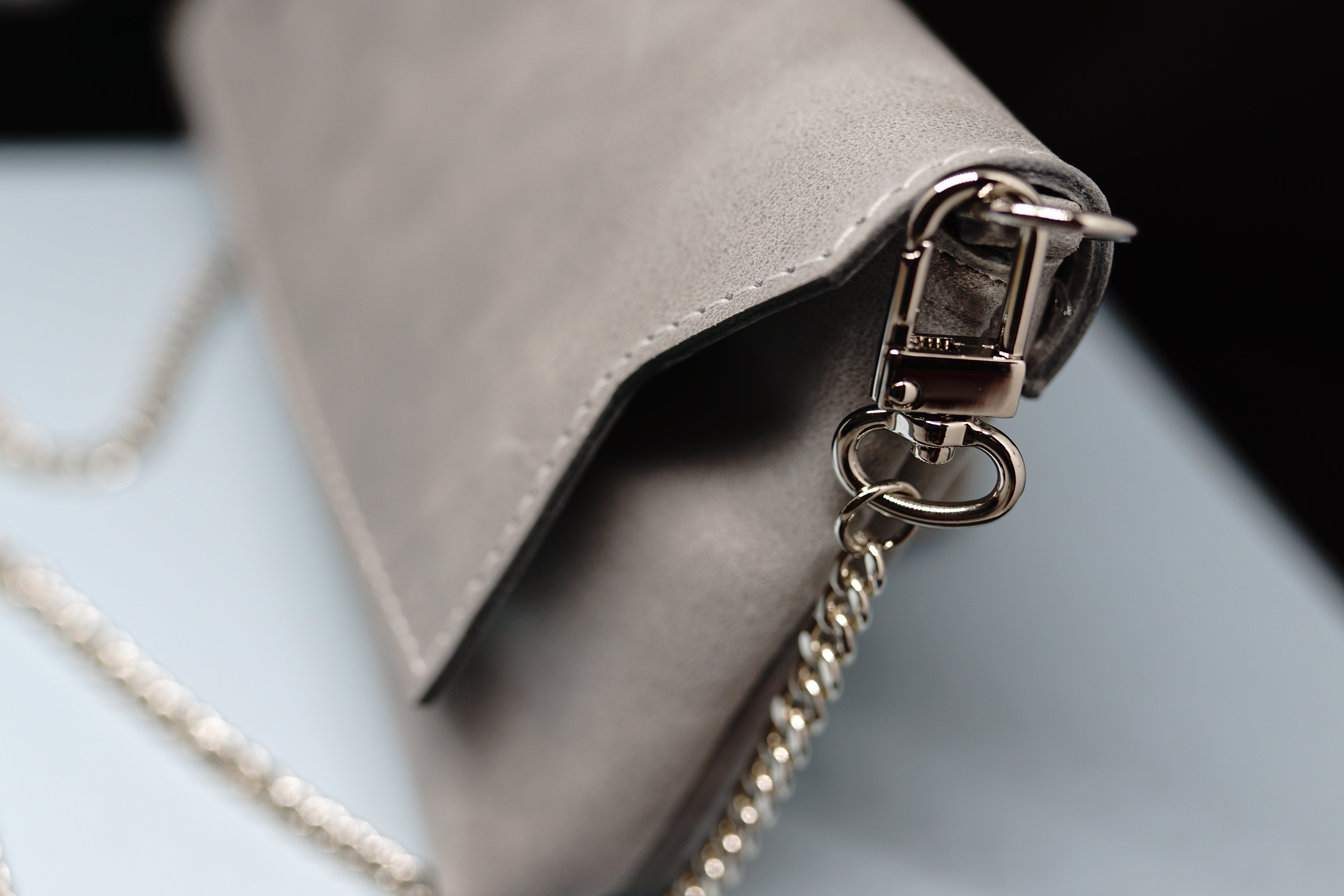 Štýlový šedý set pre dámy Challenger - opasok a kabelka