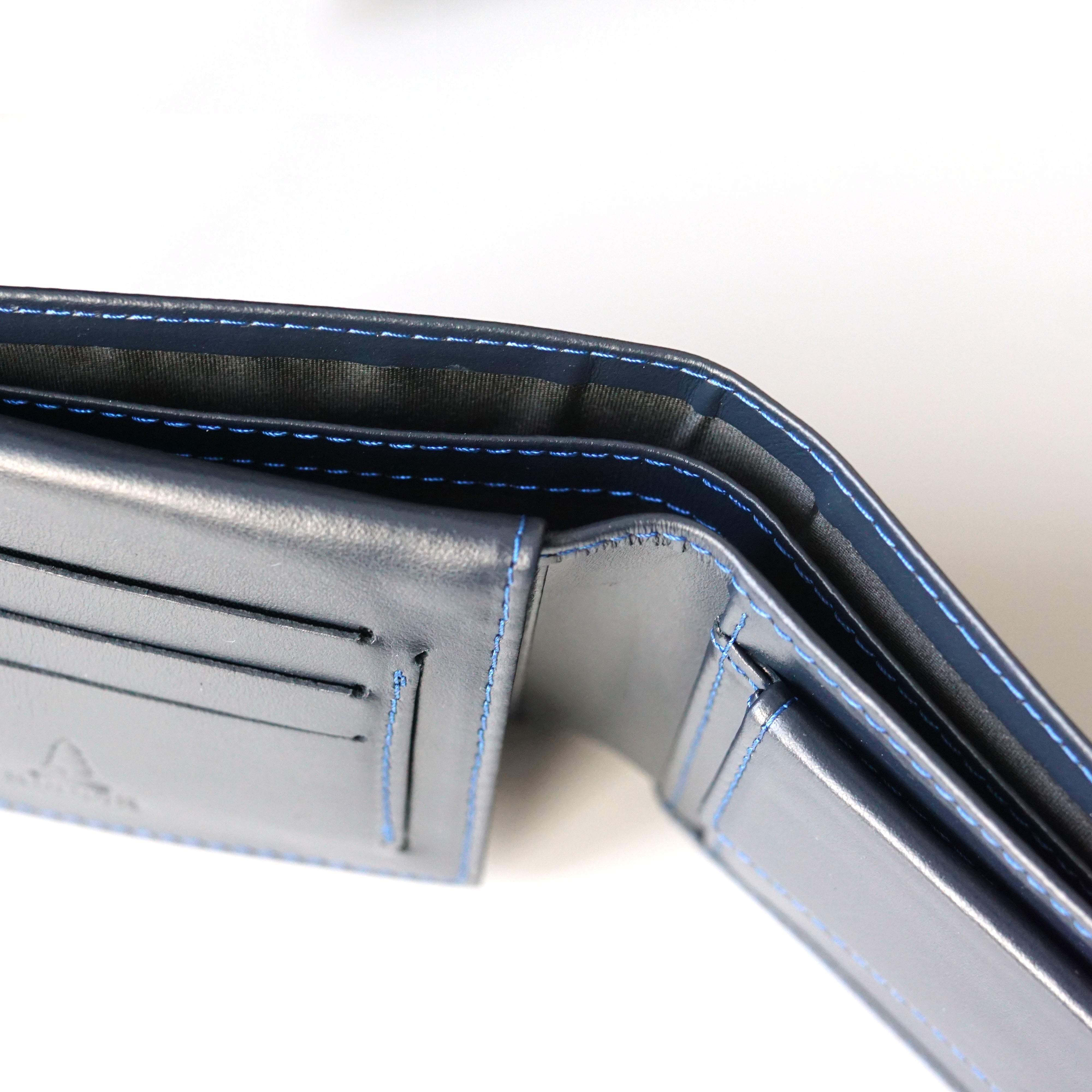 Modrá kožená peňaženka Universe